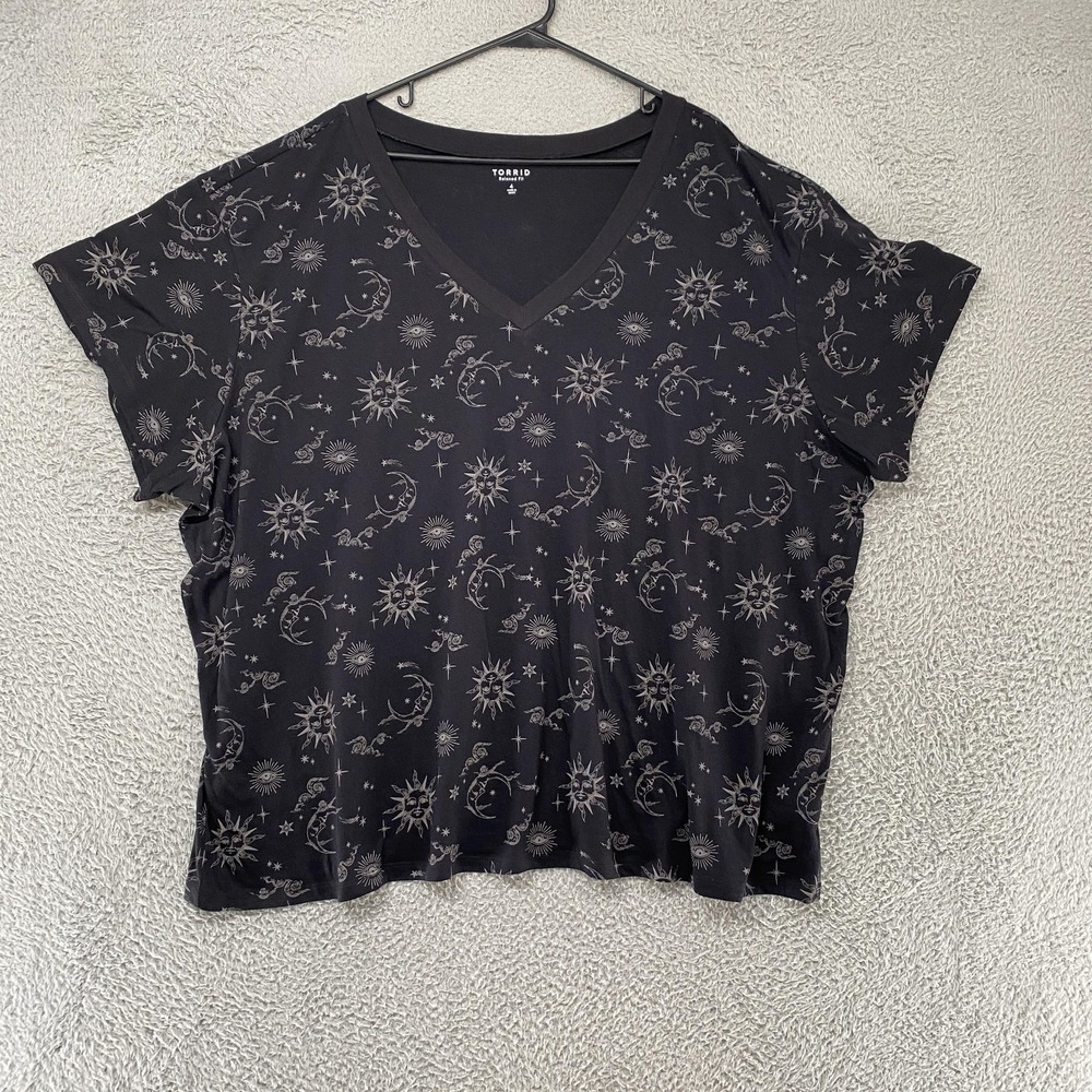 Torrid T-Shirt Womens 4 /‎ 4X Black Celestial Graphic V Neck Astrology Relaxed